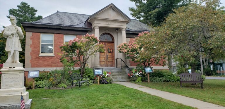 Pettee Memorial Library
